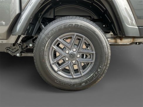 New 2025 Jeep Gladiator Sport image 10