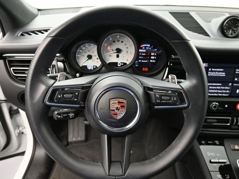 Certified 2025 Porsche Macan AWD/4WD image 19