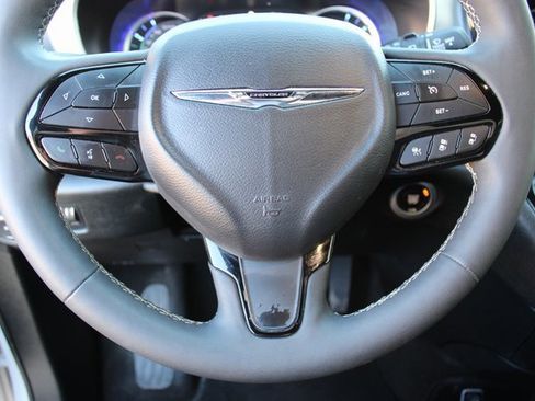 Used 2024 Chrysler Pacifica Limited image 12