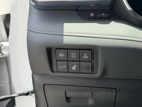 Used 2023 Toyota Highlander Platinum FWD image 31