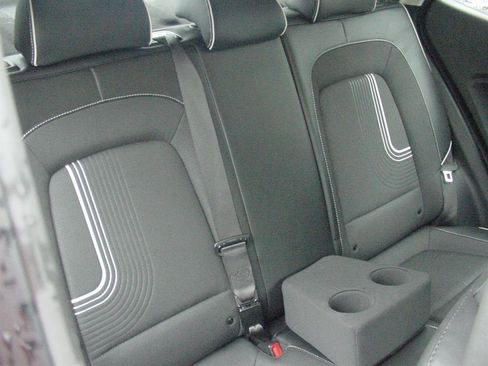 Used 2022 Hyundai Venue Limited image 26