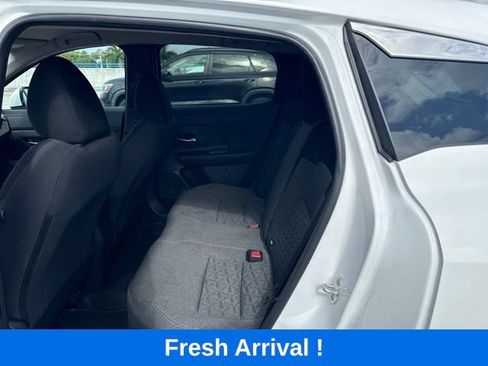 Used 2025 Nissan Kicks SV FWD image 3