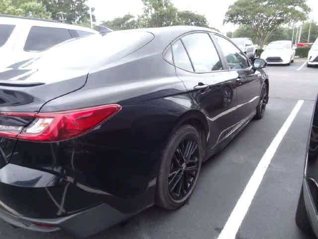 Used 2025 Toyota Camry SE FWD image 3