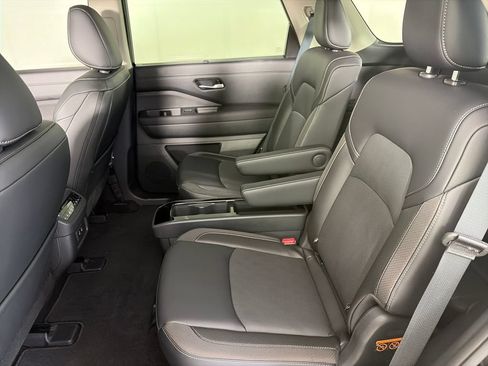Used 2026 Nissan Pathfinder SL w/ SL Premium Package AWD/4WD image 13