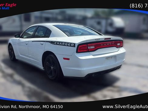 Used 2014 Dodge Charger SE w/ Comfort Seating Group RWD image 3