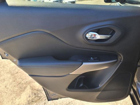 Used 2022 Jeep Cherokee Limited image 15