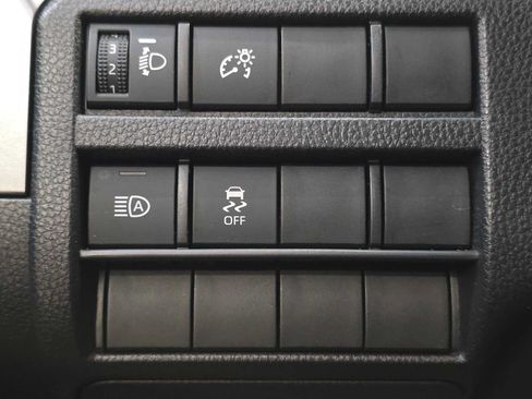 Certified 2025 Toyota Tacoma SR5 w/ SR5 Upgrade Package AWD/4WD image 18