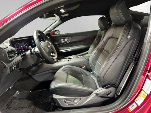 Used 2025 Ford Mustang GT Premium RWD image 6