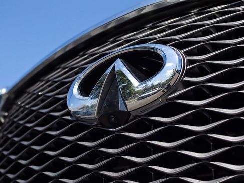 Used 2018 INFINITI QX80 4WD w/ Driver Assistance Package image 17