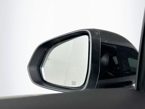 Used 2025 Chevrolet Equinox EV RS FWD image 16