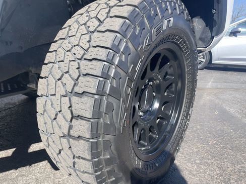 Used 2022 Toyota Tacoma TRD Off-Road image 9