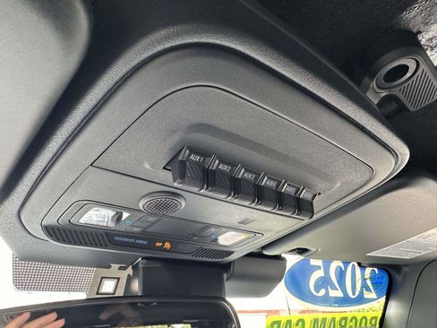 Used 2025 Ford Bronco Badlands AWD/4WD image 30