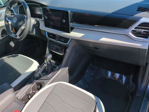 New 2026 Volkswagen Taos SE image 17