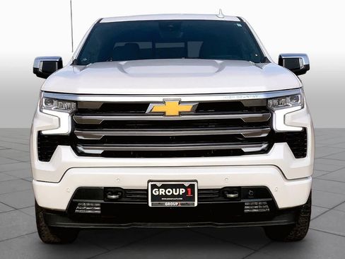 Used 2024 Chevrolet Silverado 1500 High Country w/ Technology Package AWD/4WD image 4