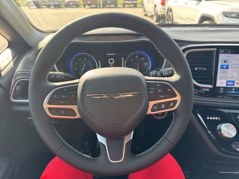 New 2026 Chrysler Pacifica Select image 11