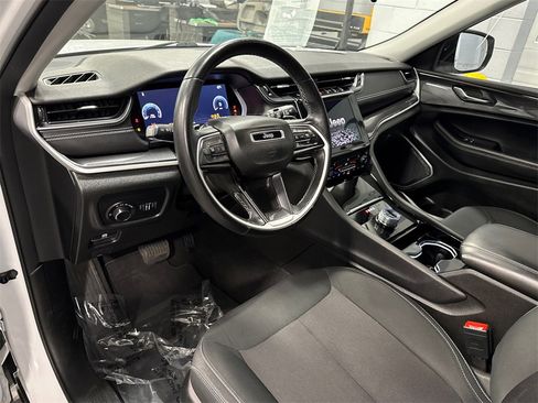 Used 2021 Jeep Grand Cherokee L Laredo w/ Luxury Tech Group I image 5