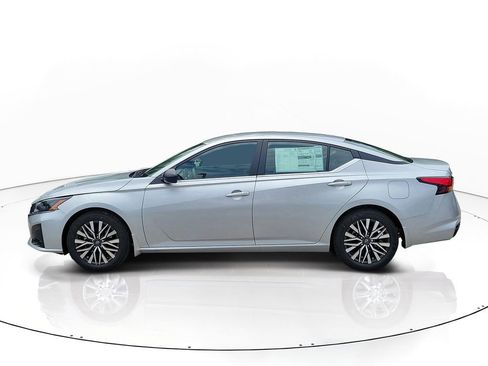 New 2026 Nissan Altima 2.5 SV FWD image 4