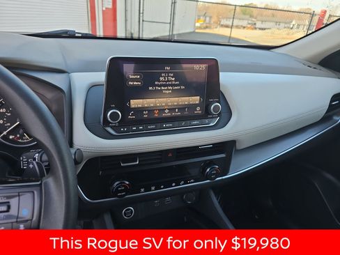 Used 2023 Nissan Rogue SV image 24