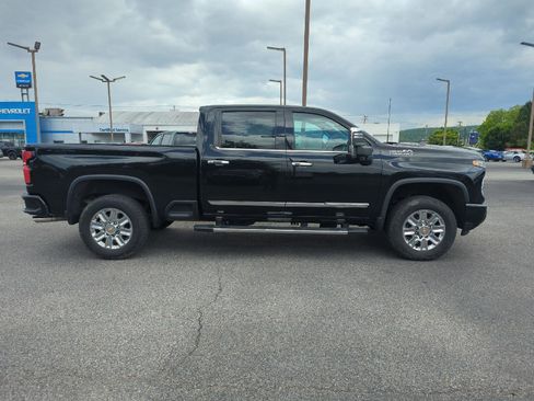 Used 2024 Chevrolet Silverado 2500 High Country w/ Technology Package AWD/4WD image 8