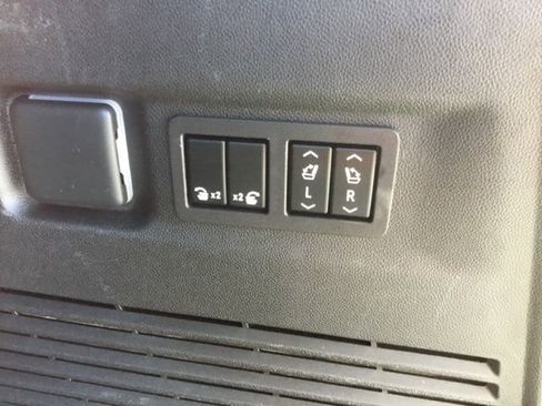 Used 2024 GMC Yukon XL Denali AWD/4WD image 26