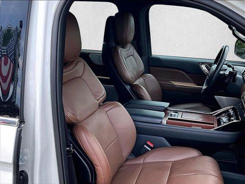 Used 2022 Lincoln Navigator Reserve RWD image 9