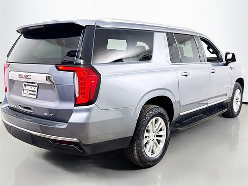 Used 2021 GMC Yukon XL SLT w/ SLT Premium Package image 4