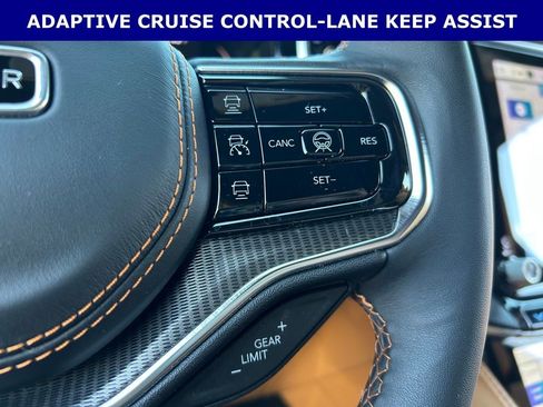 Used 2024 Jeep Grand Wagoneer Series III w/ Rear Seat Video Group 1 AWD/4WD image 18