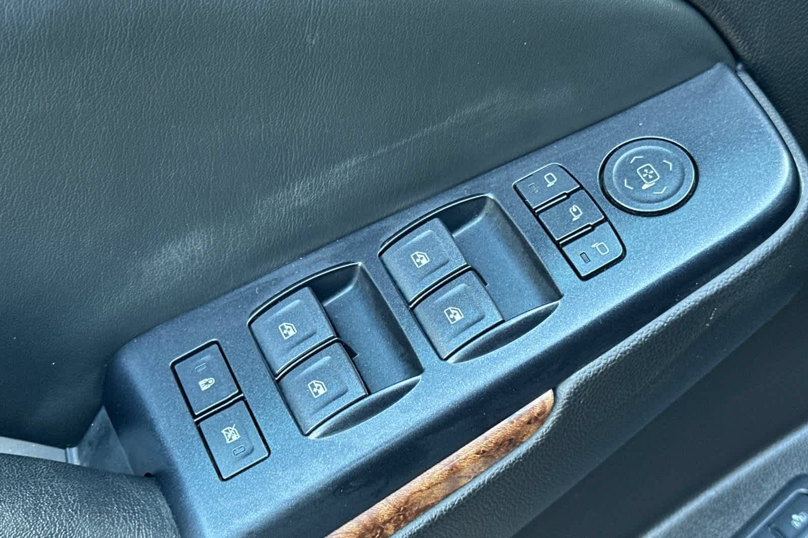 Used 2015 Chevrolet Tahoe LTZ AWD/4WD image 13