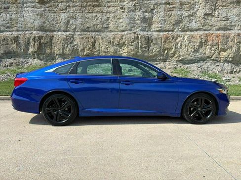 Used 2018 Honda Accord Sport image 2