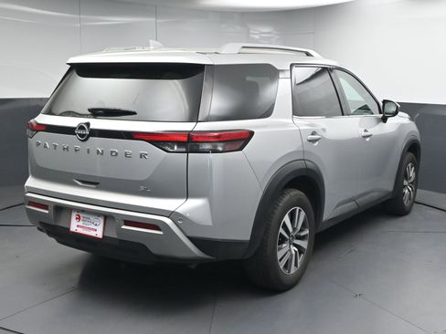 Used 2025 Nissan Pathfinder SL image 8