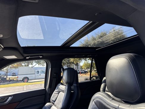 Used 2023 Lincoln Navigator Reserve image 16