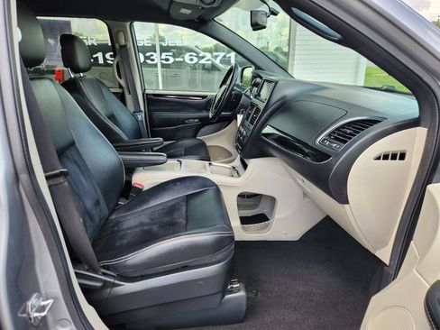 Used 2018 Dodge Grand Caravan SXT FWD image 10