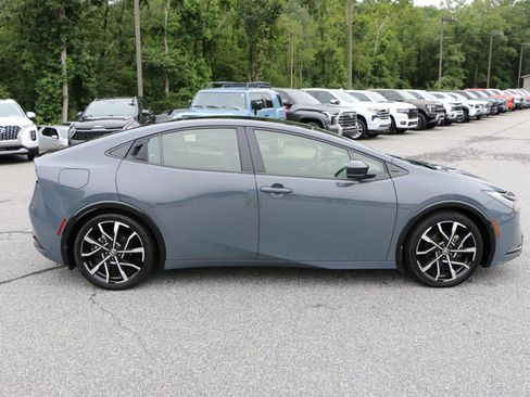 Used 2024 Toyota Prius Prime FWD image 9