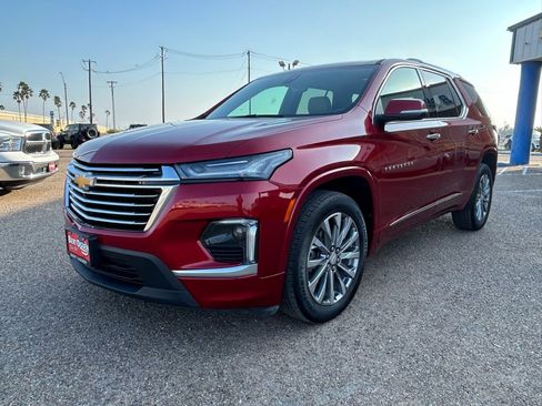 Used 2023 Chevrolet Traverse Premier image 2