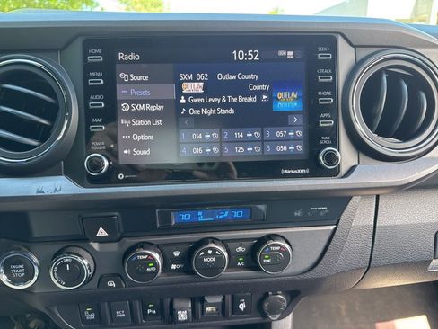 Used 2021 Toyota Tacoma TRD Sport w/ Technology Package AWD/4WD image 10