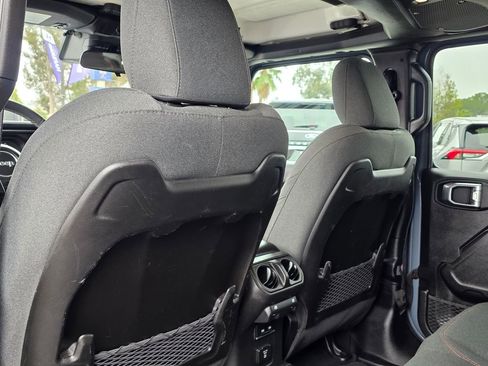 Used 2025 Jeep Wrangler Unlimited Rubicon image 20