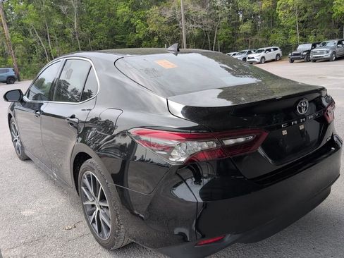 Used 2023 Toyota Camry XLE image 4
