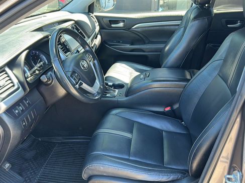 Used 2018 Toyota Highlander SE AWD/4WD image 9
