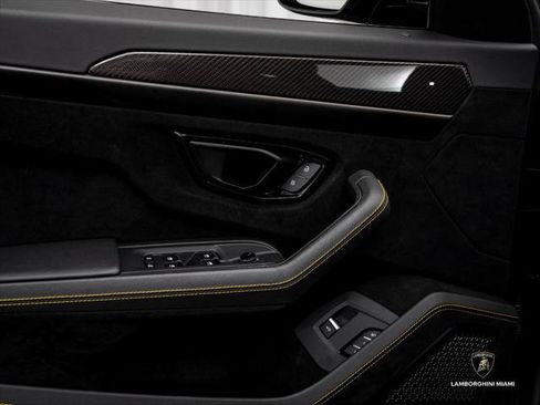Used 2024 Lamborghini Urus Performante AWD/4WD image 24