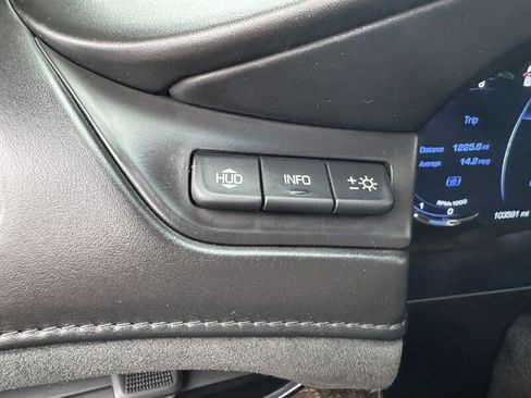 Used 2016 Cadillac Escalade ESV Platinum image 30