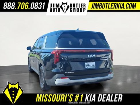 Used 2026 Kia Carnival FWD image 5