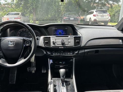 Used 2017 Honda Accord Sport image 30