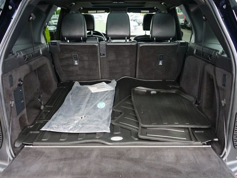 Used 2018 Land Rover Discovery HSE image 10