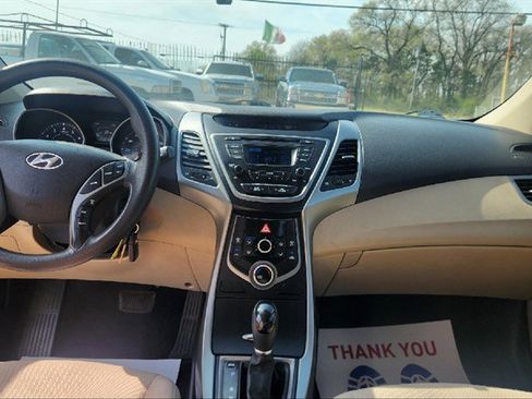 Used 2014 Hyundai Elantra SE image 10