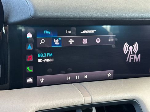 Used 2022 Porsche Taycan image 22