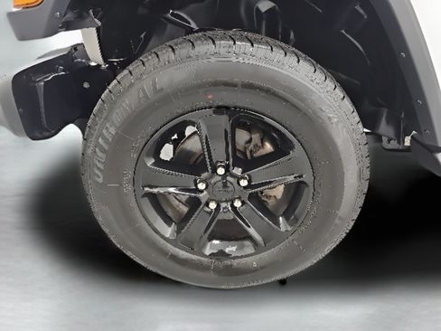 Used 2020 Jeep Wrangler Unlimited Sahara AWD/4WD image 9