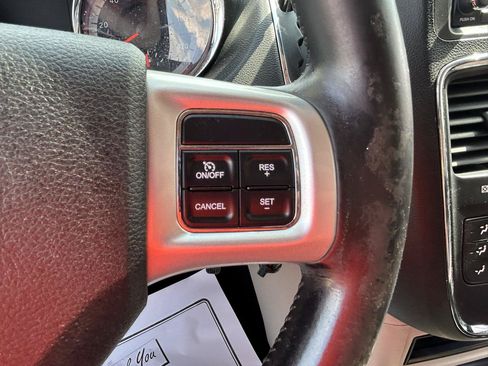 Used 2011 Dodge Grand Caravan SXT FWD image 18