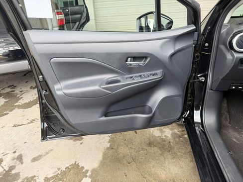 Used 2025 Nissan Versa SV image 18