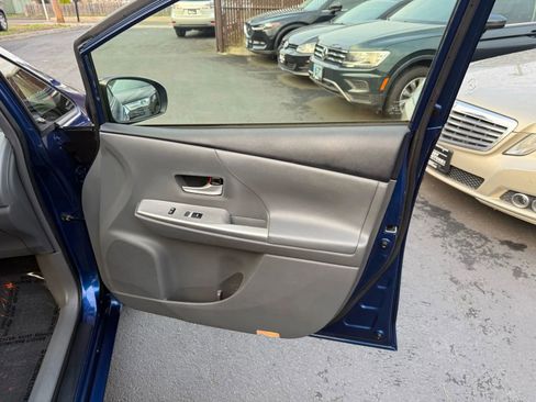 Used 2012 Toyota Prius V Five image 16