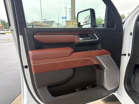 Used 2025 GMC Sierra 2500 Denali Ultimate AWD/4WD image 9